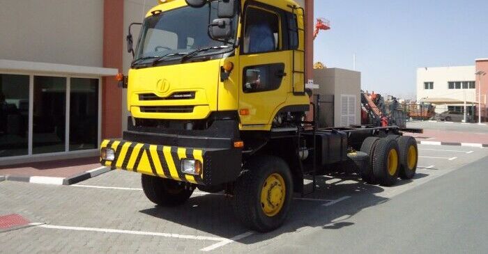 Nissan UD CZ4YL 6x6 Chassis Truck - Kamion sa golom šasijom i zatvorenom kabinom: slika 1 Nissan UD CZ4YL 6x6 Chassis Truck - Kamion sa golom šasijom i zatvorenom kabinom: slika 1