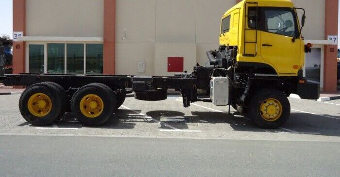 Nissan UD CZ4YL 6x6 Chassis Truck - Kamion sa golom šasijom i zatvorenom kabinom: slika 3 Nissan UD CZ4YL 6x6 Chassis Truck - Kamion sa golom šasijom i zatvorenom kabinom: slika 3