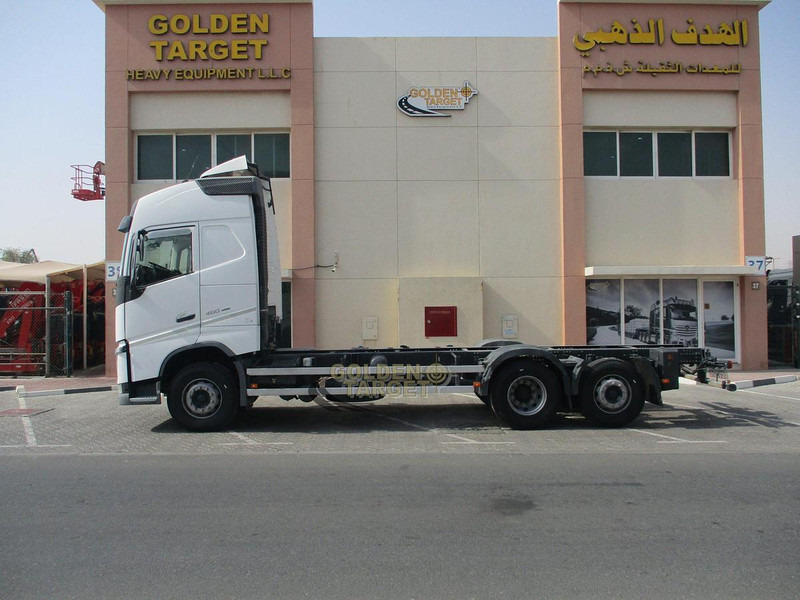 Poluprikolica sa golom šasijom Volvo FH 460: slika 6