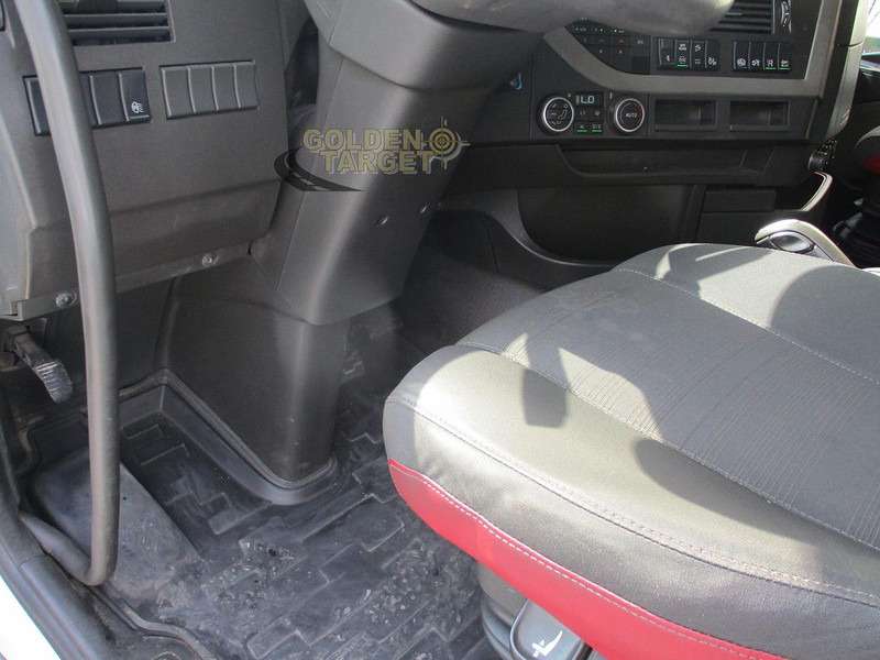 Poluprikolica sa golom šasijom Volvo FH 460: slika 12