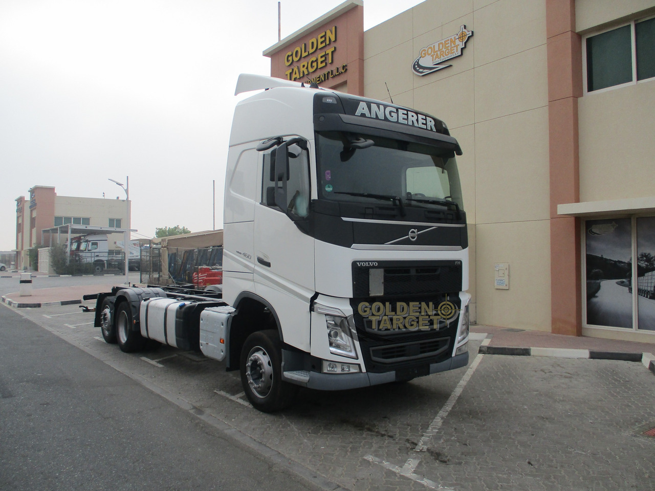 Volvo FH460 6×2 Chassis - Kamion sa golom šasijom i zatvorenom kabinom: slika 1 Volvo FH460 6×2 Chassis - Kamion sa golom šasijom i zatvorenom kabinom: slika 1