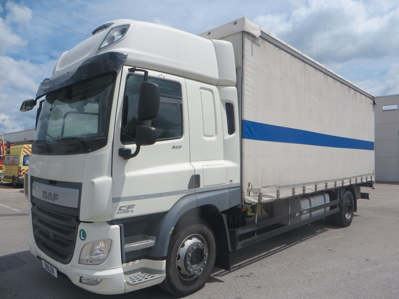 DAF CF320 4x2 18T Curtainside 7.70m - Kamion sa ceradom: slika 1 DAF CF320 4x2 18T Curtainside 7.70m - Kamion sa ceradom: slika 1