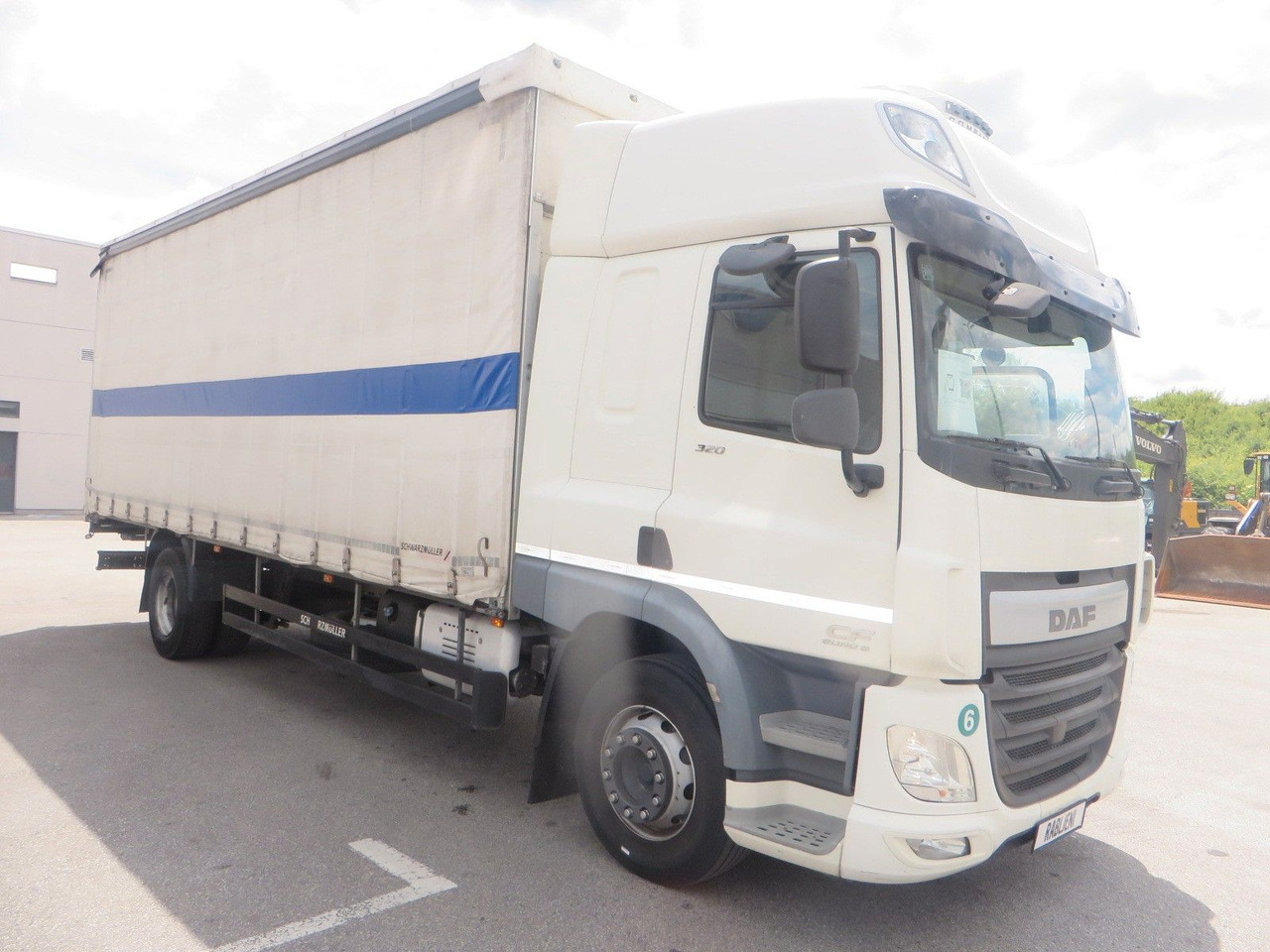 DAF CF320 4x2 18T Curtainside 7.70m - Kamion sa ceradom: slika 2 DAF CF320 4x2 18T Curtainside 7.70m - Kamion sa ceradom: slika 2