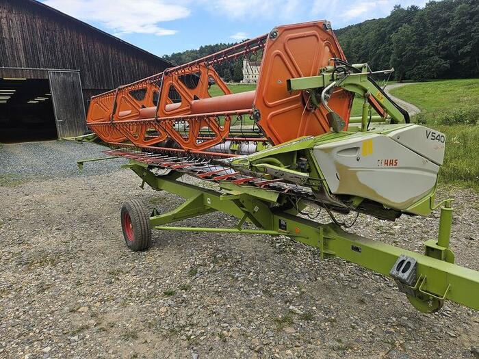 Claas V540 Vario - Prednji deo kombajna: slika 1 Claas V540 Vario - Prednji deo kombajna: slika 1