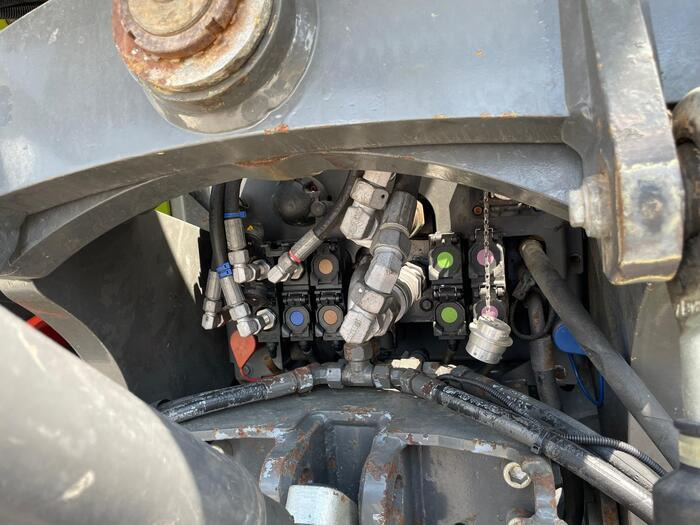 Claas Xerion 4000 - Traktor: slika 3 Claas Xerion 4000 - Traktor: slika 3