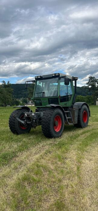 Fendt Xylon - Traktor: slika 1 Fendt Xylon - Traktor: slika 1