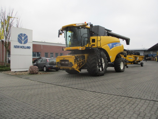 New Holland CR 9060 Elevation - Kombinovani kombajn: slika 4 New Holland CR 9060 Elevation - Kombinovani kombajn: slika 4