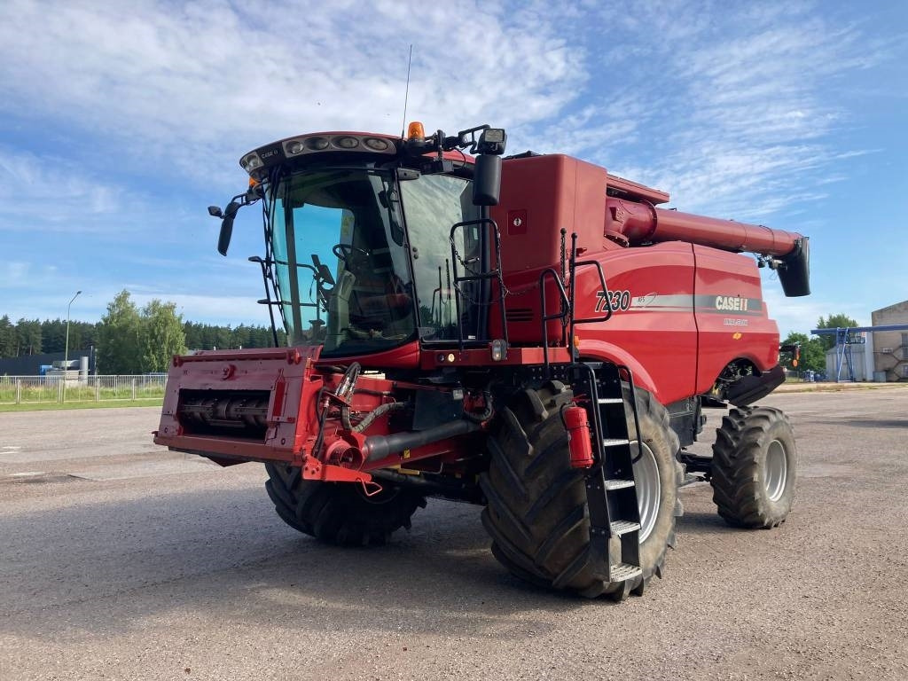Case IH 7230 - Kombinovani kombajn: slika 1 Case IH 7230 - Kombinovani kombajn: slika 1