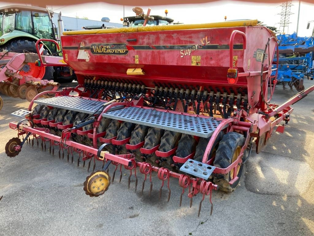 Vaderstad Rapid 400C - Kombinovana mašina za setvu: slika 4 Vaderstad Rapid 400C - Kombinovana mašina za setvu: slika 4
