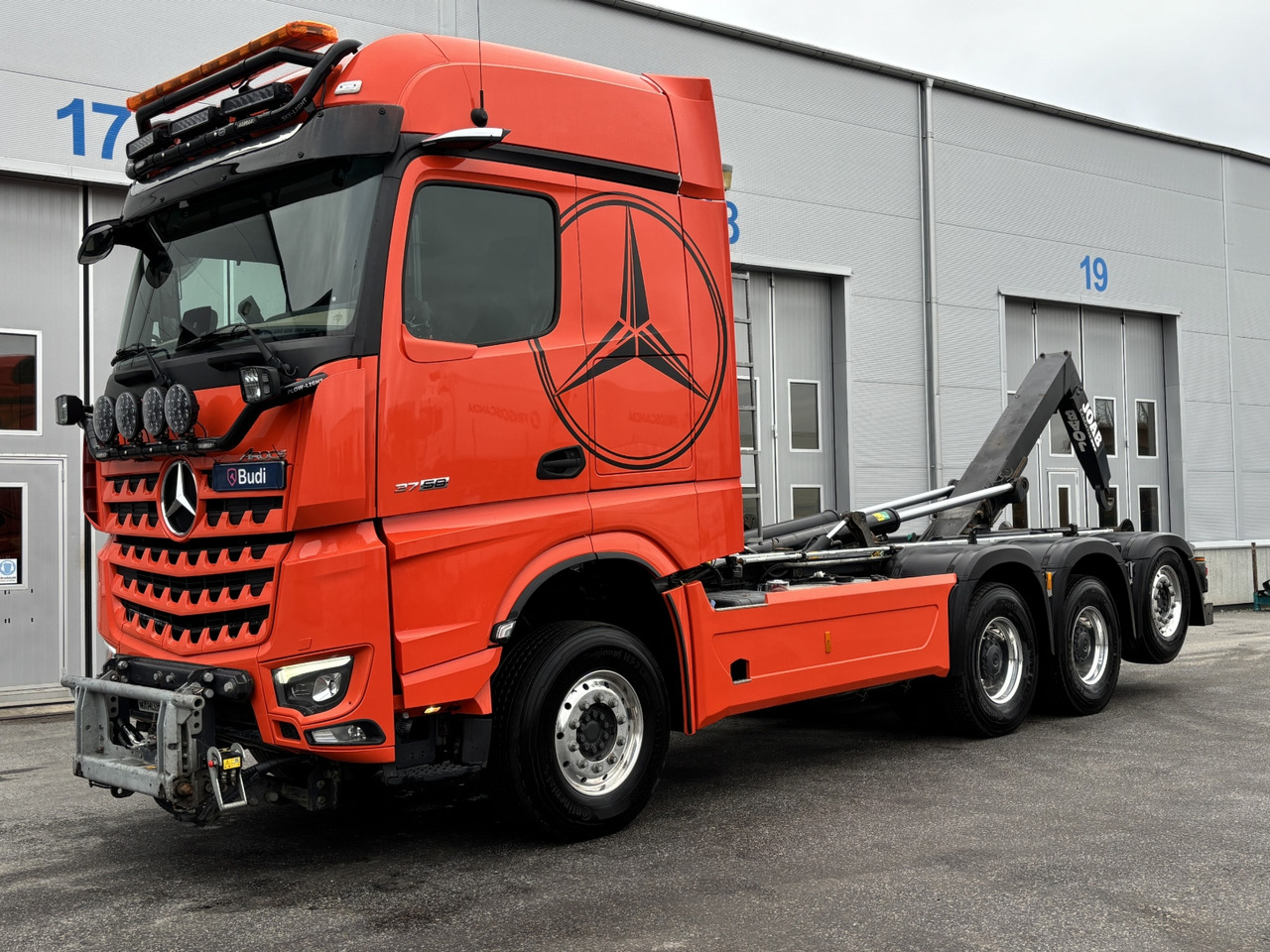 Tridemväxlare Mercedes-Benz Arocs 3758 -2023 | JOAB L24 | Plogutrustad - Kamion sa hidrauličnom kukom: slika 1 Tridemväxlare Mercedes-Benz Arocs 3758 -2023 | JOAB L24 | Plogutrustad - Kamion sa hidrauličnom kukom: slika 1