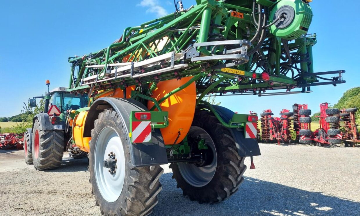 Amazone UX 6200 SUPER - 36-30-24m - Vučena prskalica: slika 4 Amazone UX 6200 SUPER - 36-30-24m - Vučena prskalica: slika 4