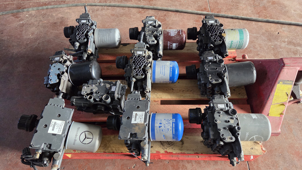 KNORR-BREMSE CONTROL UNIT EAPU K 102145 - Upravljačka jedinica za Kamion: slika 1 KNORR-BREMSE CONTROL UNIT EAPU K 102145 - Upravljačka jedinica za Kamion: slika 1