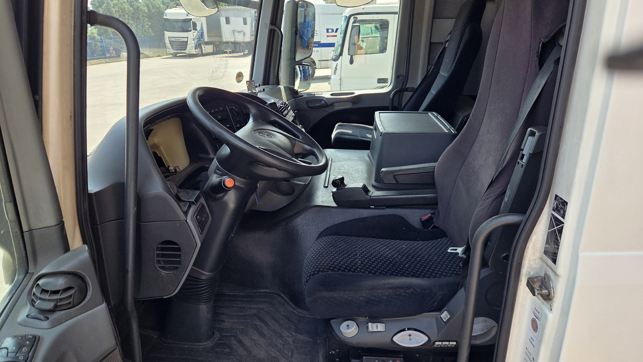 MERCEDES ACTROS MP3 MEDIUM - Kabina: slika 5 MERCEDES ACTROS MP3 MEDIUM - Kabina: slika 5