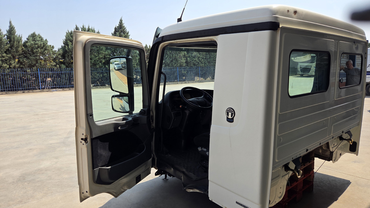 MERCEDES ACTROS MP3 MEDIUM - Kabina: slika 4 MERCEDES ACTROS MP3 MEDIUM - Kabina: slika 4