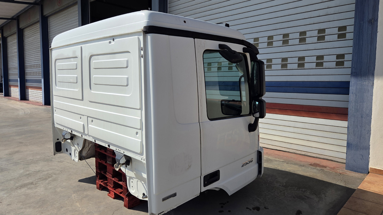MERCEDES-BENZ ACTROS MP3 EURO 5 MEDIUM SIZE - Kabina: slika 5 MERCEDES-BENZ ACTROS MP3 EURO 5 MEDIUM SIZE - Kabina: slika 5