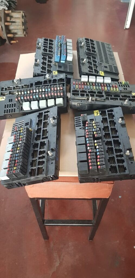 Mercedes-Benz GRUNDMODUL ACTROS MP4 A001 446 25 58 Mercedes-Benz ACTROS MP4 - Upravljačka jedinica za Kamion: slika 3 Mercedes-Benz GRUNDMODUL ACTROS MP4 A001 446 25 58 Mercedes-Benz ACTROS MP4 - Upravljačka jedinica za Kamion: slika 3