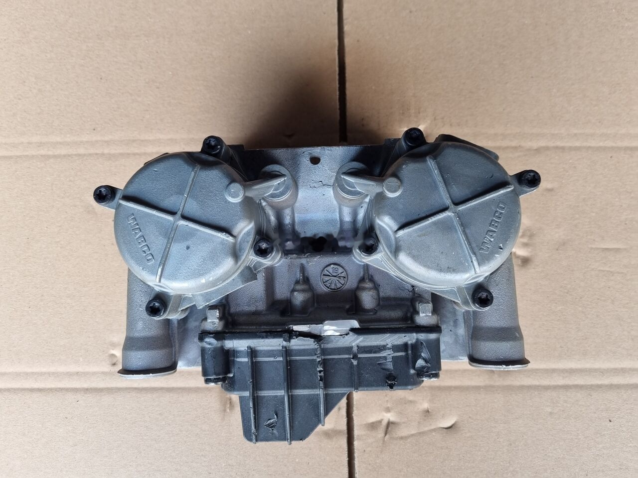 WABCO 4801060050 Mercedes-Benz ACTROS MP4 EURO 6 - Upravljačka jedinica za Kamion: slika 4 WABCO 4801060050 Mercedes-Benz ACTROS MP4 EURO 6 - Upravljačka jedinica za Kamion: slika 4