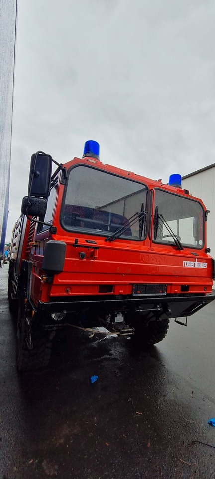 MAN 15.232 DF 6x6 KAT1 Feuerwehr TLF 4500/500 - Kamion cisterna: slika 4 MAN 15.232 DF 6x6 KAT1 Feuerwehr TLF 4500/500 - Kamion cisterna: slika 4