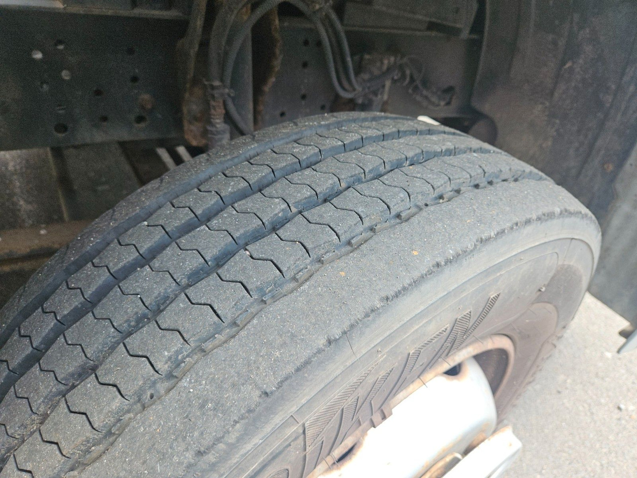 Mercedes-Benz Atego 1224 mit Ladebordwand - Kamion sa zatvorenim sandukom: slika 5 Mercedes-Benz Atego 1224 mit Ladebordwand - Kamion sa zatvorenim sandukom: slika 5