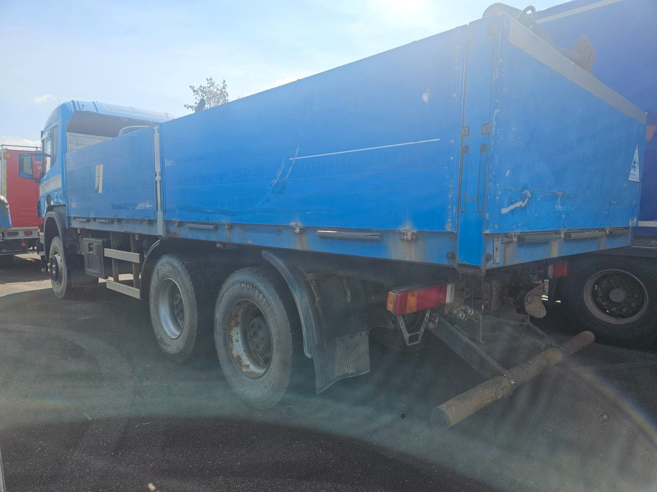 Scania P340 6x6 Pritsche Schaltgetriebe Blatt/Blatt - Kamion sa tovarnim sandukom: slika 4 Scania P340 6x6 Pritsche Schaltgetriebe Blatt/Blatt - Kamion sa tovarnim sandukom: slika 4