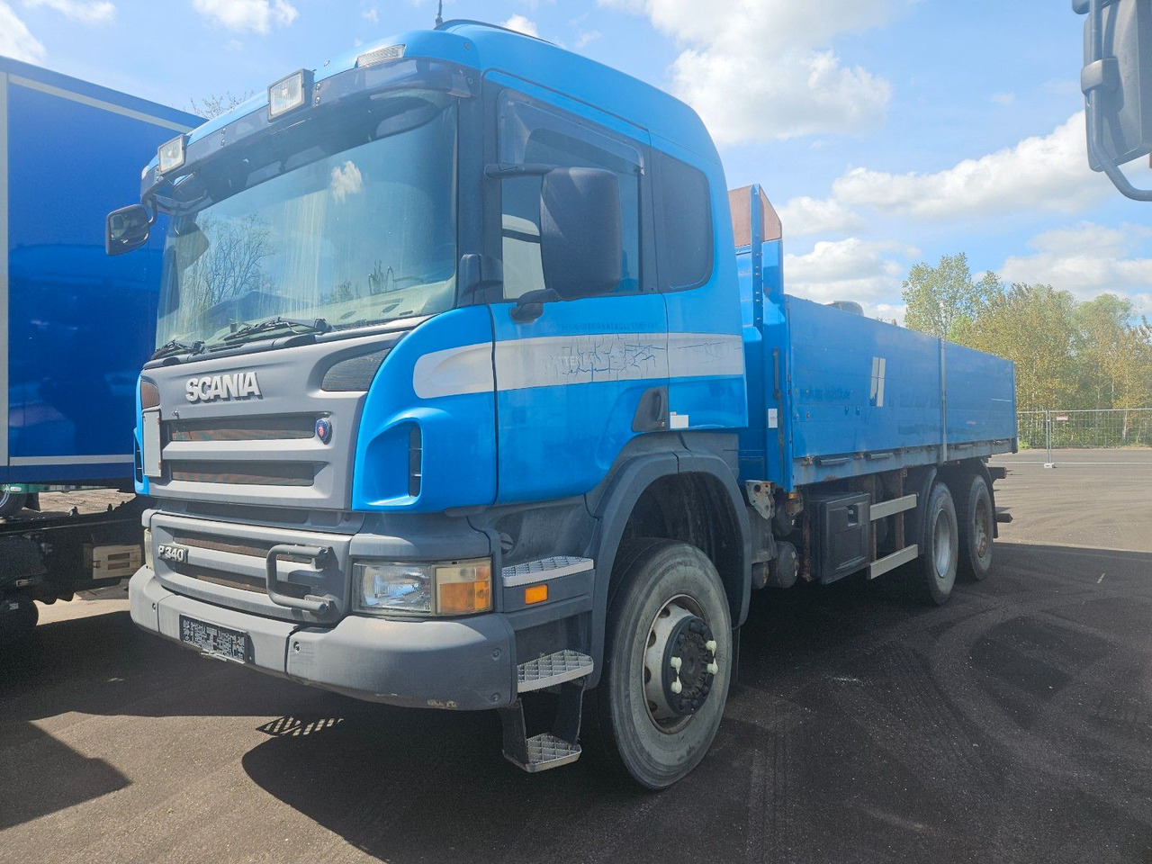 Scania P340 6x6 Pritsche Schaltgetriebe Blatt/Blatt - Kamion sa tovarnim sandukom: slika 1 Scania P340 6x6 Pritsche Schaltgetriebe Blatt/Blatt - Kamion sa tovarnim sandukom: slika 1