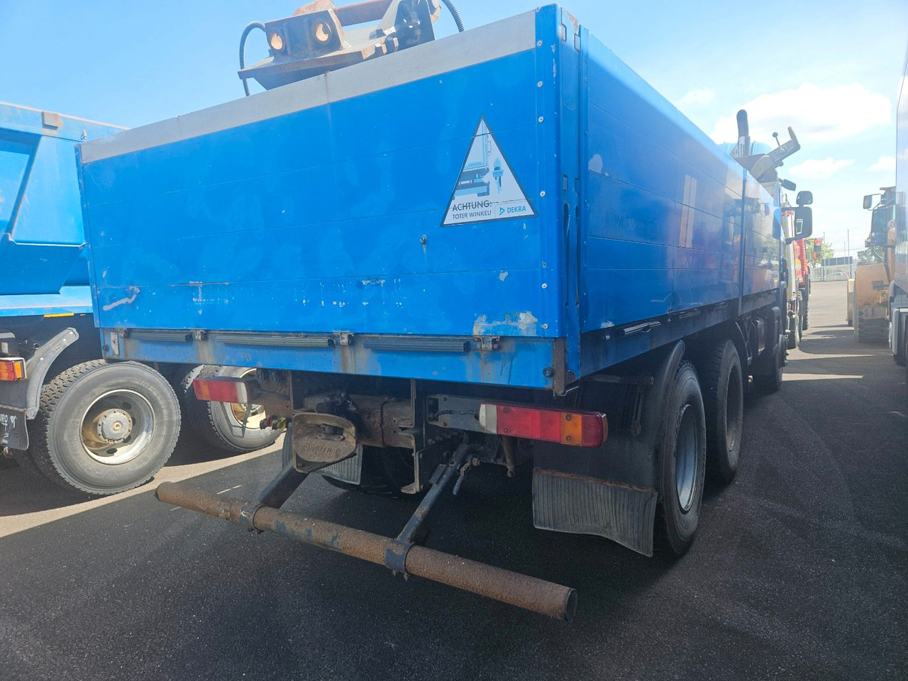 Scania P340 6x6 Pritsche Schaltgetriebe Blatt/Blatt - Kamion sa tovarnim sandukom: slika 3 Scania P340 6x6 Pritsche Schaltgetriebe Blatt/Blatt - Kamion sa tovarnim sandukom: slika 3