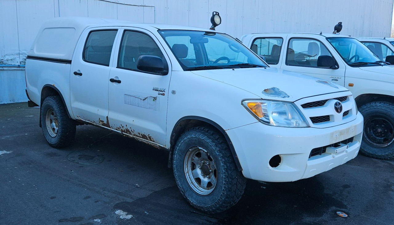 Toyota Hilux Double Cab 4x4 - SUVSUV: slika 2 Toyota Hilux Double Cab 4x4 - SUVSUV: slika 2