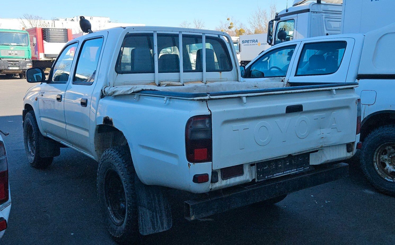 Toyota Hilux Double Cab 4x4 - SUVSUV: slika 4 Toyota Hilux Double Cab 4x4 - SUVSUV: slika 4