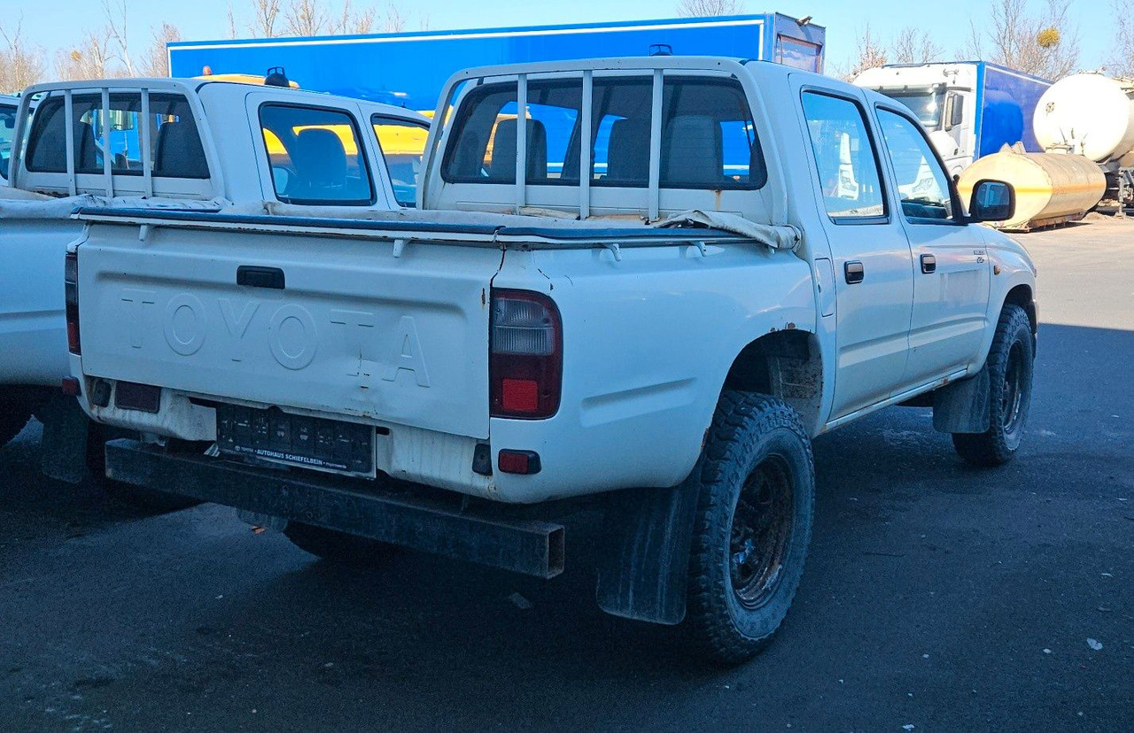 Toyota Hilux Double Cab 4x4 - SUVSUV: slika 3 Toyota Hilux Double Cab 4x4 - SUVSUV: slika 3
