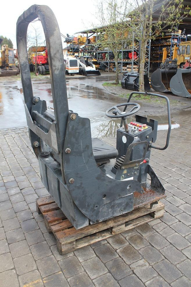 Bomag BW 100 AC 3 - Kabina i enterijer za Kombinovani valjak: slika 5 Bomag BW 100 AC 3 - Kabina i enterijer za Kombinovani valjak: slika 5