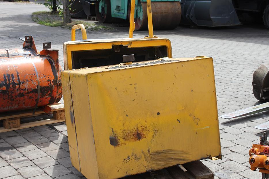 Furukawa 735 - Hidraulični rezervoar za Građevinska mašina: slika 4 Furukawa 735 - Hidraulični rezervoar za Građevinska mašina: slika 4