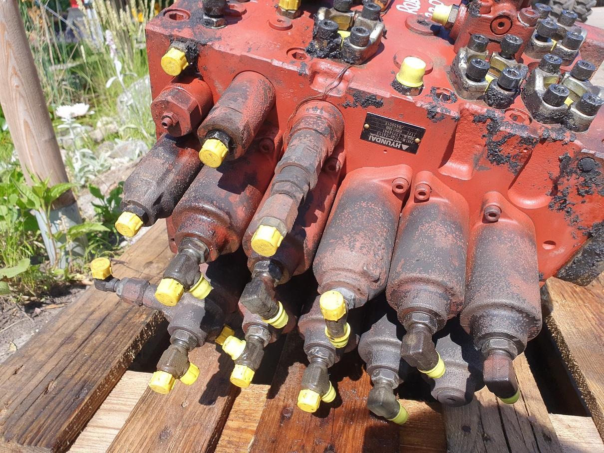 Hyundai Robex 220 LC 9A - Hidraulični ventil za Građevinska mašina: slika 4 Hyundai Robex 220 LC 9A - Hidraulični ventil za Građevinska mašina: slika 4