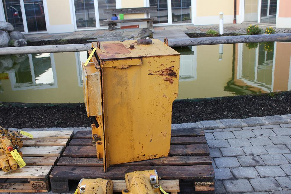 Liebherr A902 - Rezervoar za gorivo za Građevinska mašina: slika 2 Liebherr A902 - Rezervoar za gorivo za Građevinska mašina: slika 2