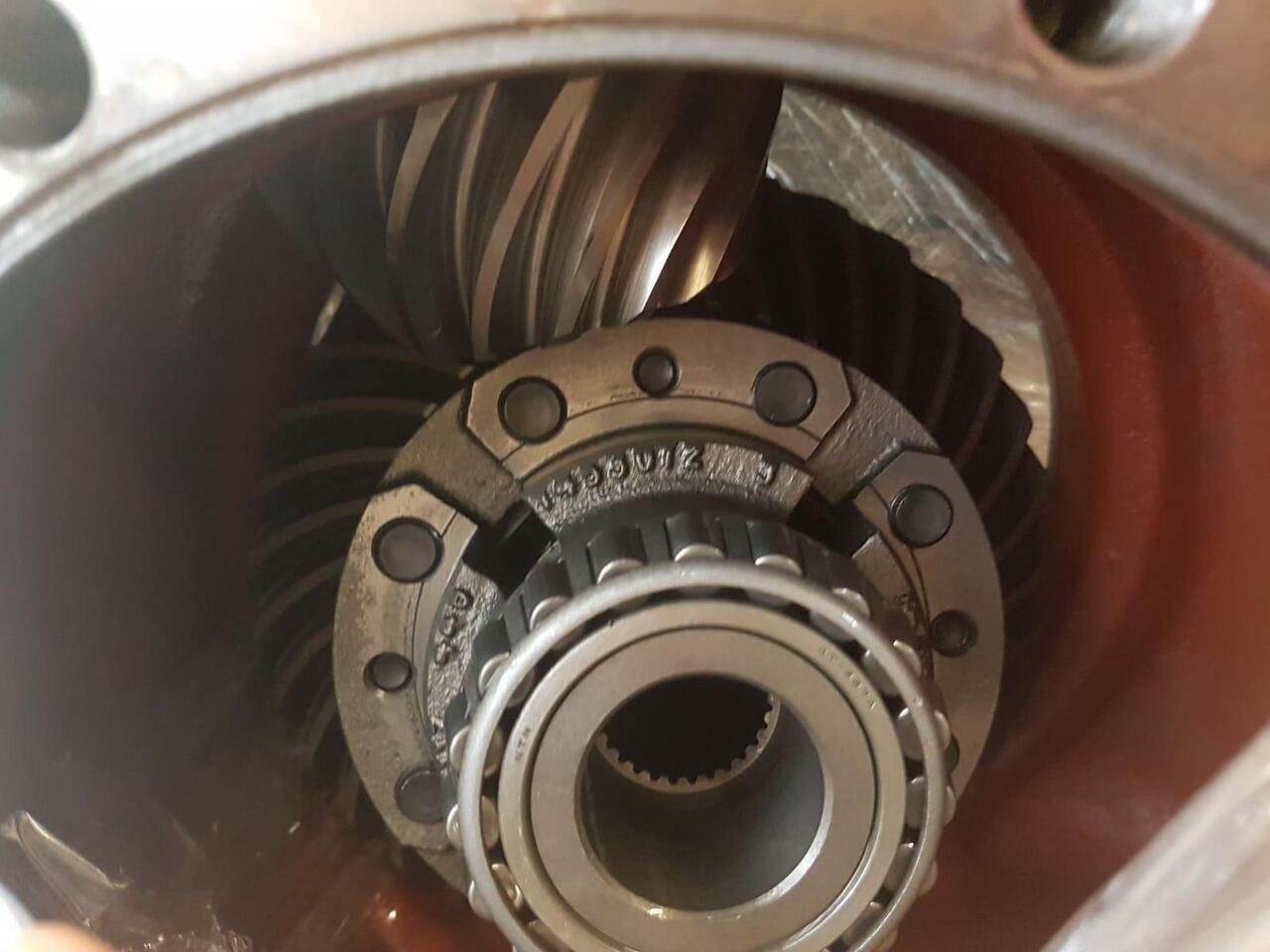 Liebherr A904C LIT / ZF 3060 - Osovina i delovi za Građevinska mašina: slika 4 Liebherr A904C LIT / ZF 3060 - Osovina i delovi za Građevinska mašina: slika 4