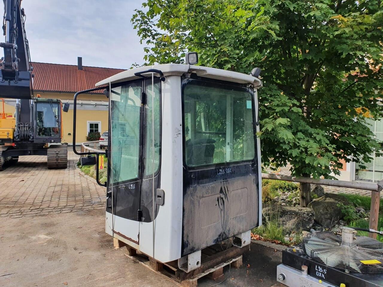 O&K L 25.5 - Kabina za Utovarivač točkaš: slika 2 O&K L 25.5 - Kabina za Utovarivač točkaš: slika 2
