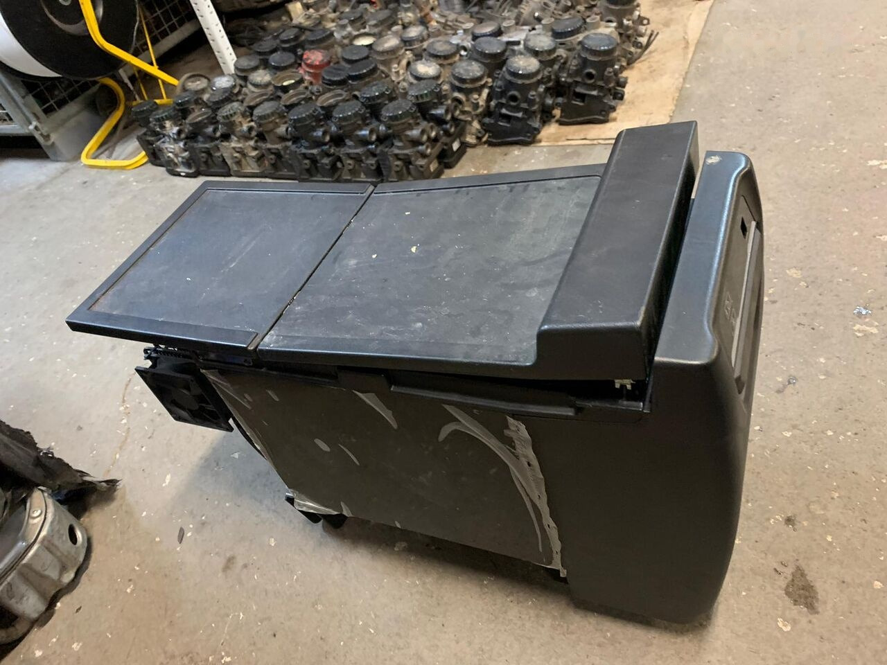 IVECO indel B 5802797207 SP940 24L stan nieznany 5802797207 IVECO - Kabina i enterijer za Kamion: slika 5 IVECO indel B 5802797207 SP940 24L stan nieznany 5802797207 IVECO - Kabina i enterijer za Kamion: slika 5