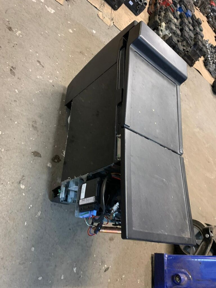 IVECO indel B 5802797207 SP940 24L stan nieznany 5802797207 IVECO - Kabina i enterijer za Kamion: slika 4 IVECO indel B 5802797207 SP940 24L stan nieznany 5802797207 IVECO - Kabina i enterijer za Kamion: slika 4