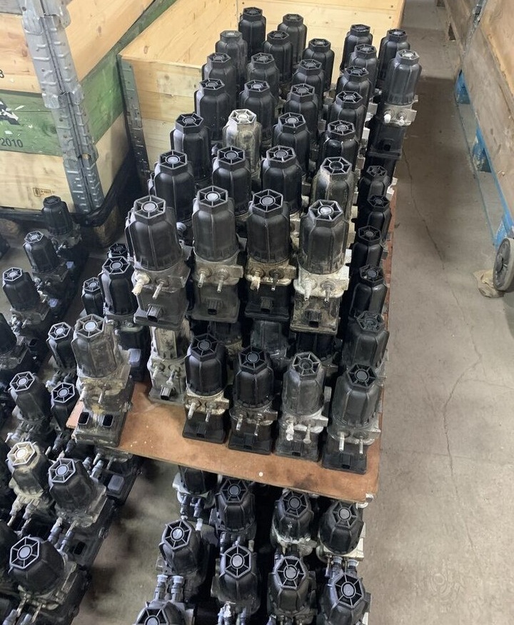 Mercedes-Benz oryginał hurt regeneracja A0001407678 Mercedes-Benz Actros Atego MP4 Euro 6 - Prigušivač/ Izduvni sistem za Kamion: slika 3 Mercedes-Benz oryginał hurt regeneracja A0001407678 Mercedes-Benz Actros Atego MP4 Euro 6 - Prigušivač/ Izduvni sistem za Kamion: slika 3