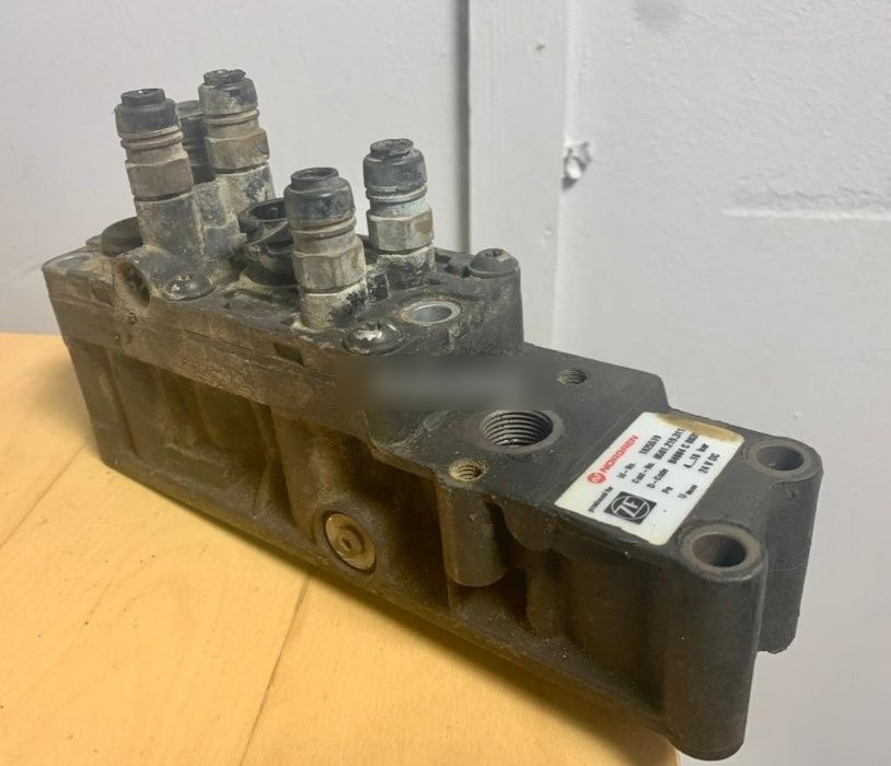 Norgren ZF oryginał HURT wybieraka 1025519 MAN TGA TGX TGL - Kočioni ventil za Kamion: slika 1 Norgren ZF oryginał HURT wybieraka 1025519 MAN TGA TGX TGL - Kočioni ventil za Kamion: slika 1