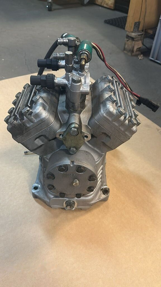 Sprężarka kompresor klimatyzacji Bock Eberspacher FKX40/470K 8862010000407 - Kompresor klima uređaja za Kamion: slika 2 Sprężarka kompresor klimatyzacji Bock Eberspacher FKX40/470K 8862010000407 - Kompresor klima uređaja za Kamion: slika 2