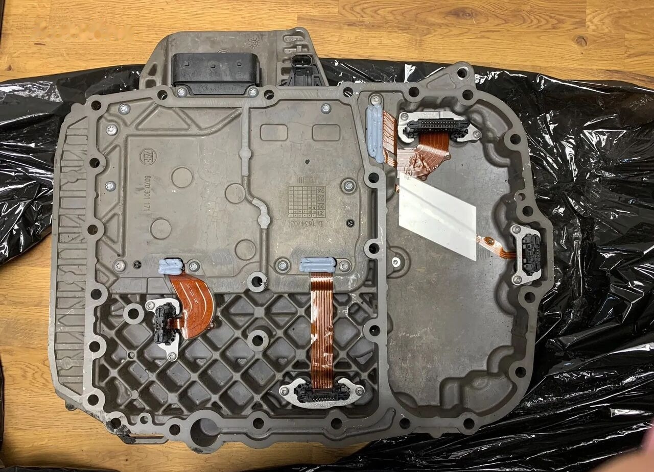 Sterownik skrzyni biegów TRAXON AM1 ZF KNORR BREMSE DAF EURO 6 K023088 - Upravljačka jedinica za Kamion: slika 1 Sterownik skrzyni biegów TRAXON AM1 ZF KNORR BREMSE DAF EURO 6 K023088 - Upravljačka jedinica za Kamion: slika 1