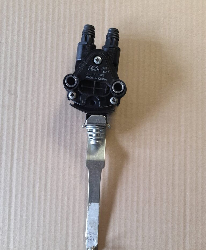 WABCO 21304773 Volvo FH / FM truck - Kabina i enterijer za Kamion: slika 1 WABCO 21304773 Volvo FH / FM truck - Kabina i enterijer za Kamion: slika 1