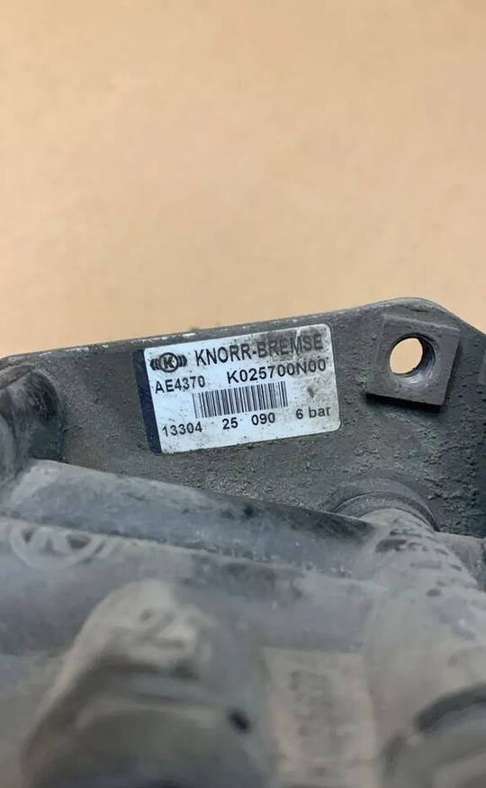 Zawór Luzujący Naczepy AE4370 / K025700N00 KNORR BREMSE - Kočioni ventil za Kamion: slika 2 Zawór Luzujący Naczepy AE4370 / K025700N00 KNORR BREMSE - Kočioni ventil za Kamion: slika 2