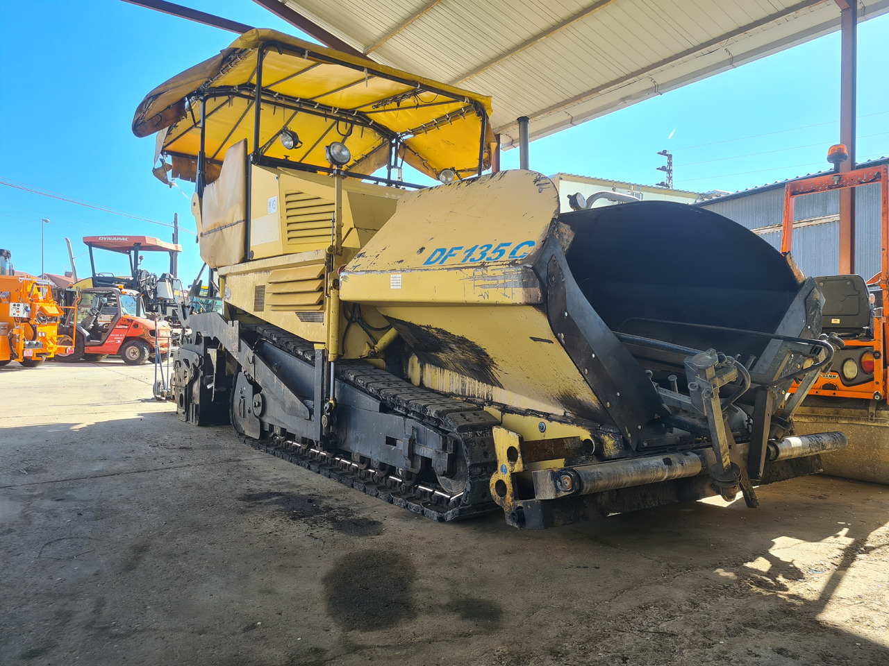 Extendedora de cadenas Demag DF 135C - Asfaltni finišer: slika 1 Extendedora de cadenas Demag DF 135C - Asfaltni finišer: slika 1