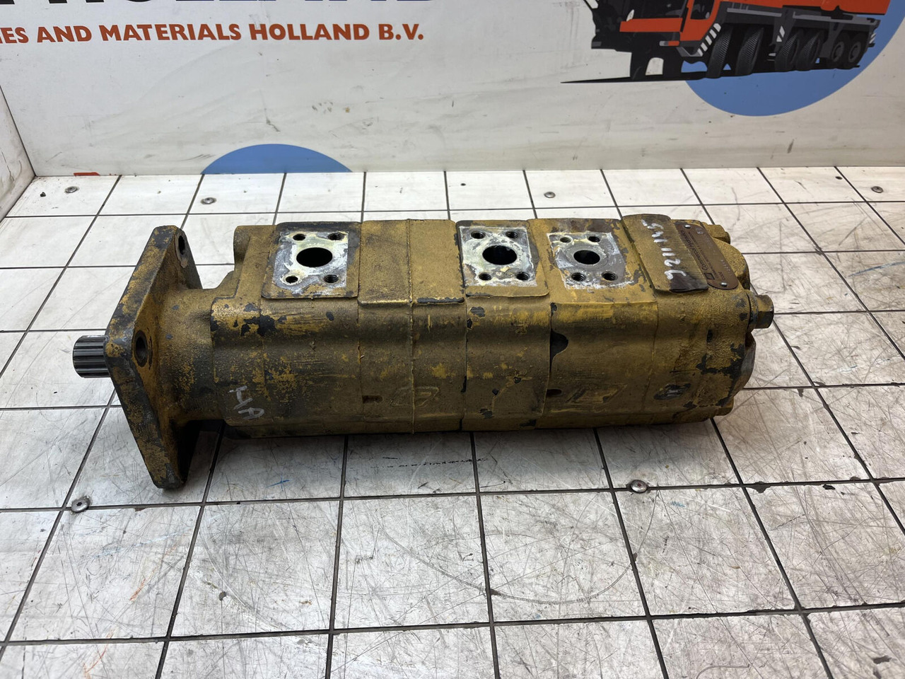 3 way gear pump 18-3139630116-001 - Hidraulična pumpa za Pokretni kran: slika 2 3 way gear pump 18-3139630116-001 - Hidraulična pumpa za Pokretni kran: slika 2