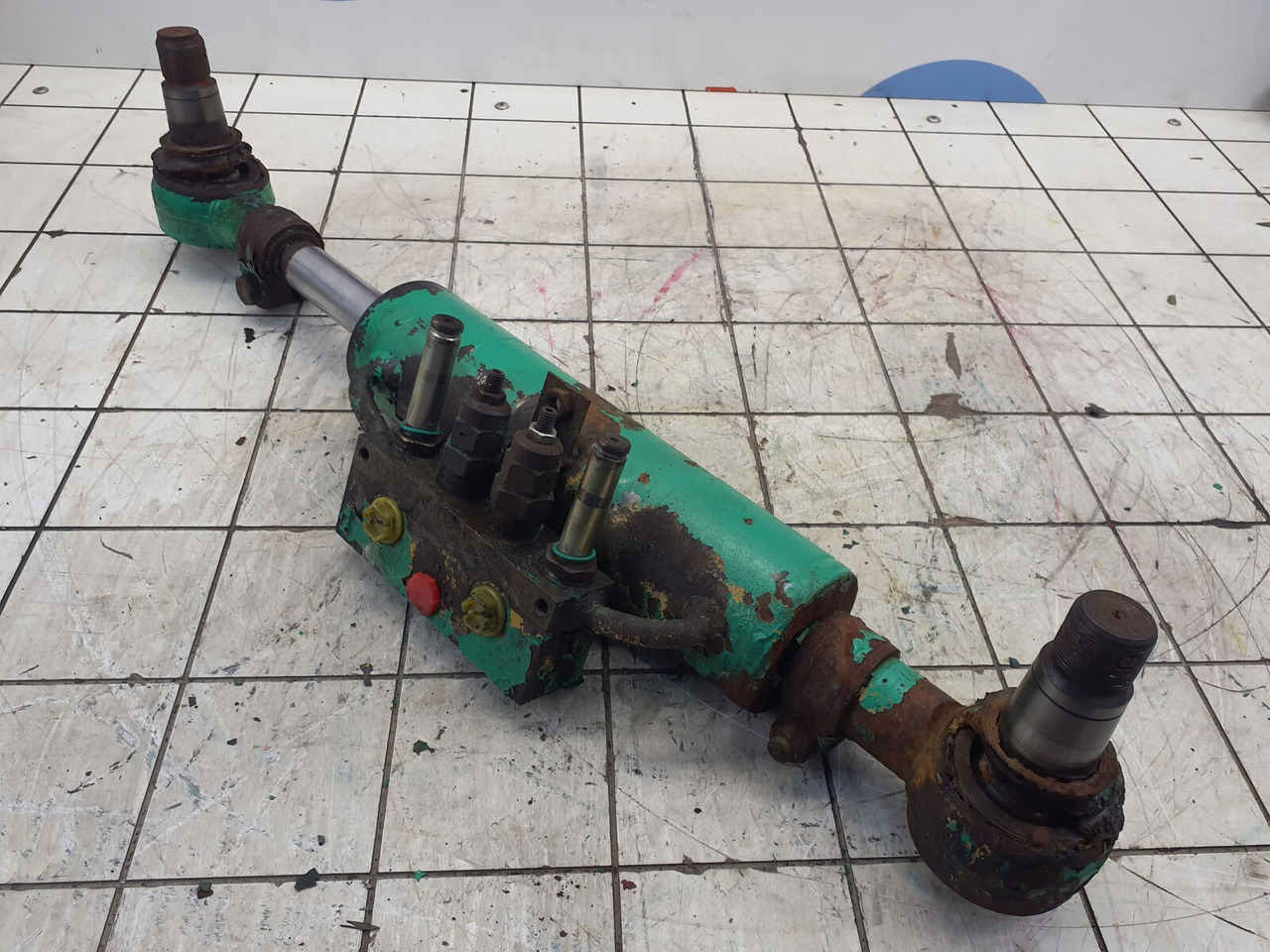 FAUN ATF 60-3 axle 3 steering lock cylinder left side - Hidraulični cilindar za Pokretni kran: slika 3 FAUN ATF 60-3 axle 3 steering lock cylinder left side - Hidraulični cilindar za Pokretni kran: slika 3