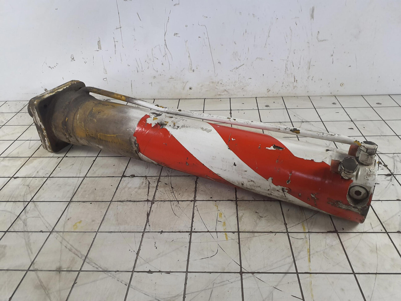 FAUN AUN RTF 30 outrigger cylinder - Hidraulični cilindar za Pokretni kran: slika 4 FAUN AUN RTF 30 outrigger cylinder - Hidraulični cilindar za Pokretni kran: slika 4