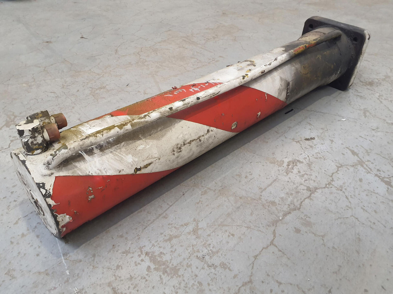FAUN RTF 30 outrigger cylinder - Hidraulični cilindar za Pokretni kran: slika 4 FAUN RTF 30 outrigger cylinder - Hidraulični cilindar za Pokretni kran: slika 4
