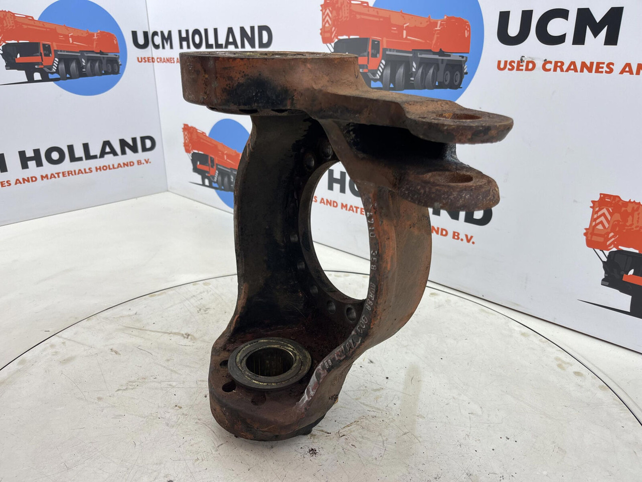 FAUN RTF 50 Steering knuckle 16 holes axle 1 right - Rukavc točka za Pokretni kran: slika 4 FAUN RTF 50 Steering knuckle 16 holes axle 1 right - Rukavc točka za Pokretni kran: slika 4