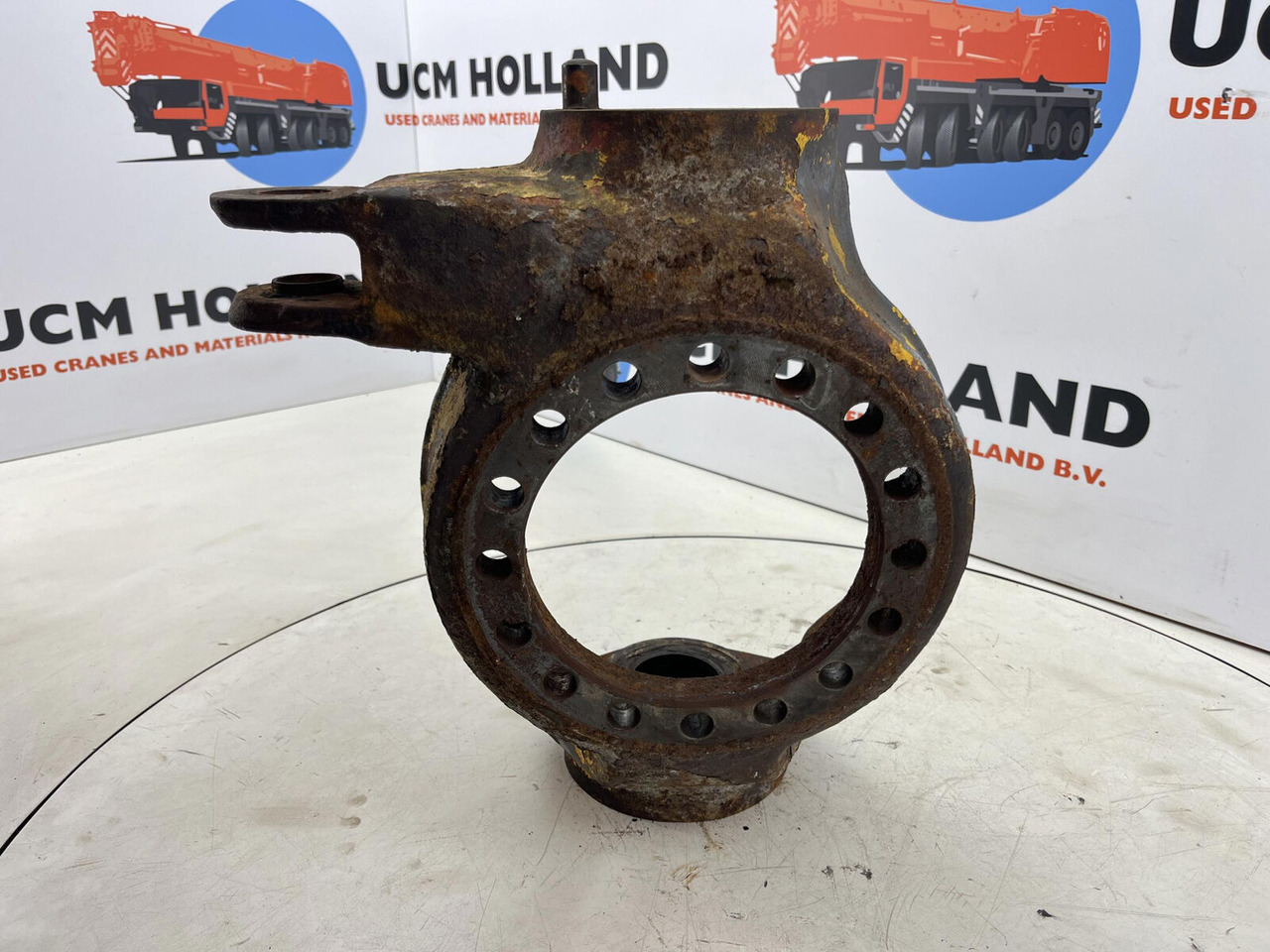 FAUN RTF 50 Steering knuckle 16 holes right - Rukavc točka za Pokretni kran: slika 2 FAUN RTF 50 Steering knuckle 16 holes right - Rukavc točka za Pokretni kran: slika 2